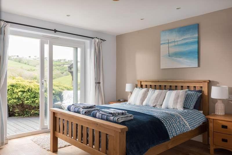 Cosy Beachfront Retreat With Stunning Sea Views & Free Access To A Local Indoor Pool Talland Εξωτερικό φωτογραφία