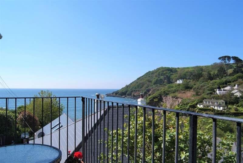 Cosy Beachfront Retreat With Stunning Sea Views & Free Access To A Local Indoor Pool Talland Εξωτερικό φωτογραφία